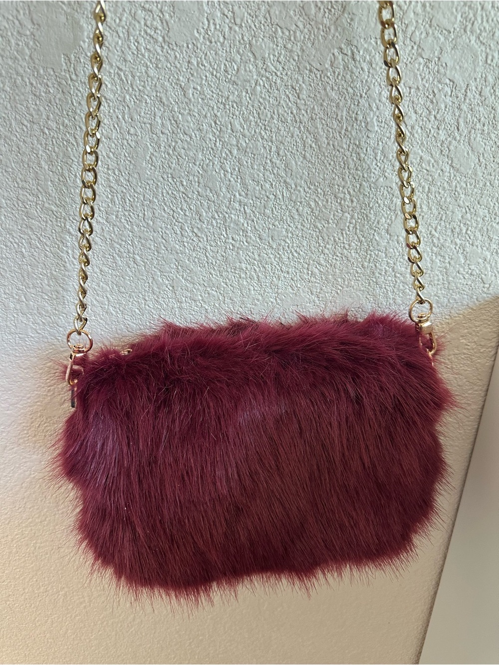 Faux Fur Chain Crossbody Bag - Burgundy